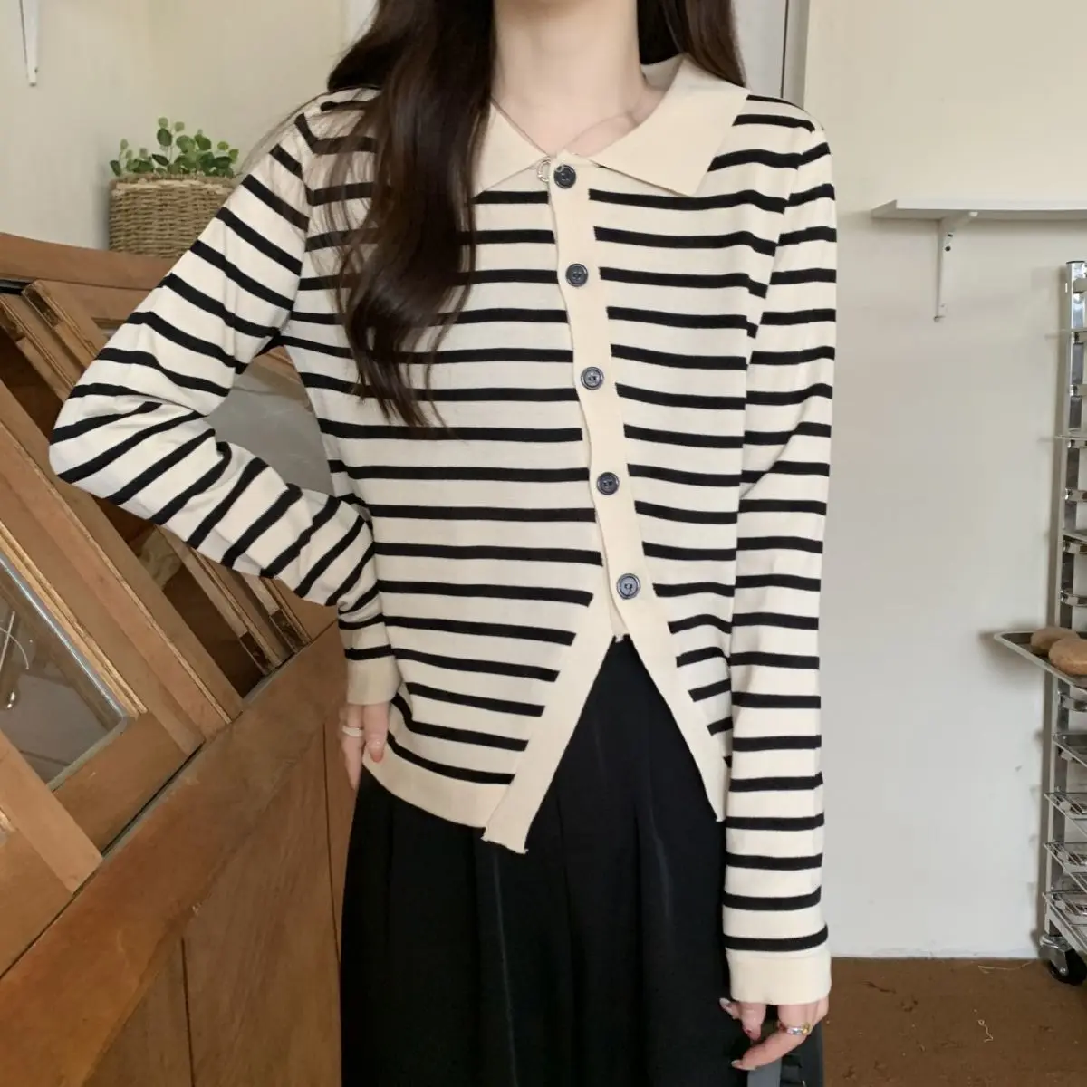 Contrast Striped Long Sleeved Knitted Sweater for Women in Autumn Reducing Age and Slimming Irregular Cardigan Top