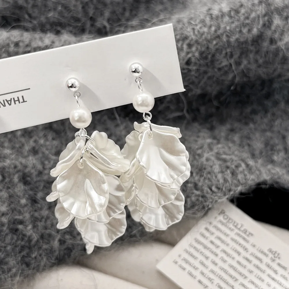 

silver petal pendant fringed earrings, light luxury, personalized temperament, sweet earrings, women's trend, daily versatility