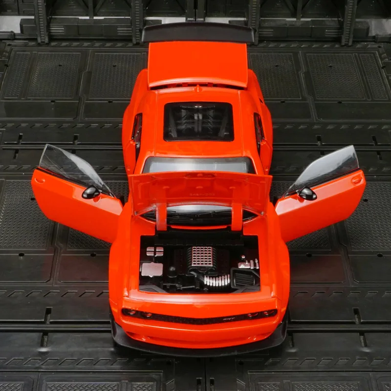1:24 modelo de carro esportivo de liga Dodge Hellcat, portas e capô do motor, porta-malas pode ser aberto para brinquedos infantis