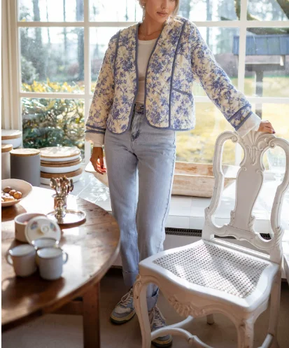 

Fashion 2025 Autumn/winter New Women's V-Neck Hot Selling Retro Printed Versatile Cotton Jacket Commuter Casual Jacket