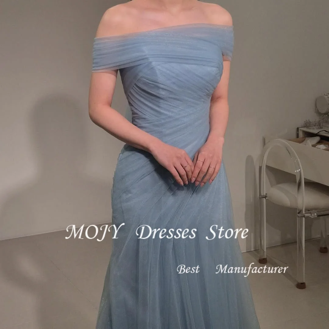 Elegancka suknia wieczorowa z tiulu w kolorze pudrowego błękitu, koreańska suknia ślubna, sesja zdjęciowa, suknia balowa z odkrytymi ramionami, szyta na miarę, długość do podłogi.