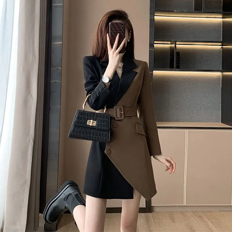 

New Women's Clothing with a French Style and a Sense of Luxury. Irregular Design Niche Suit Skirt