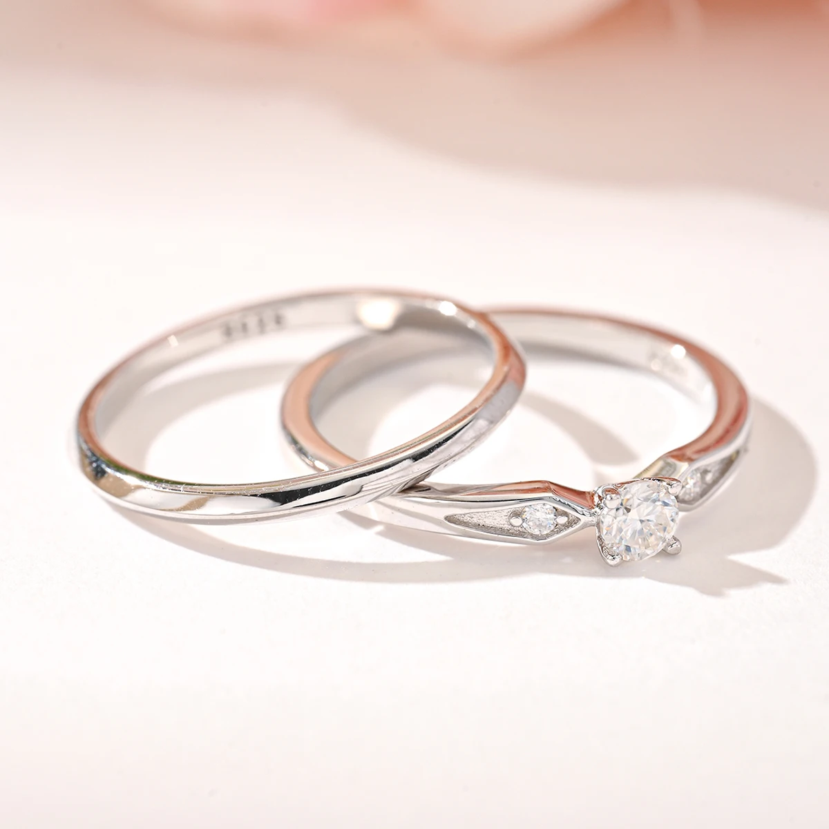 

S925 sterling silver plated with 18K white gold round moissanite diamond small set ring 3.5mm/0.2ct for women gift