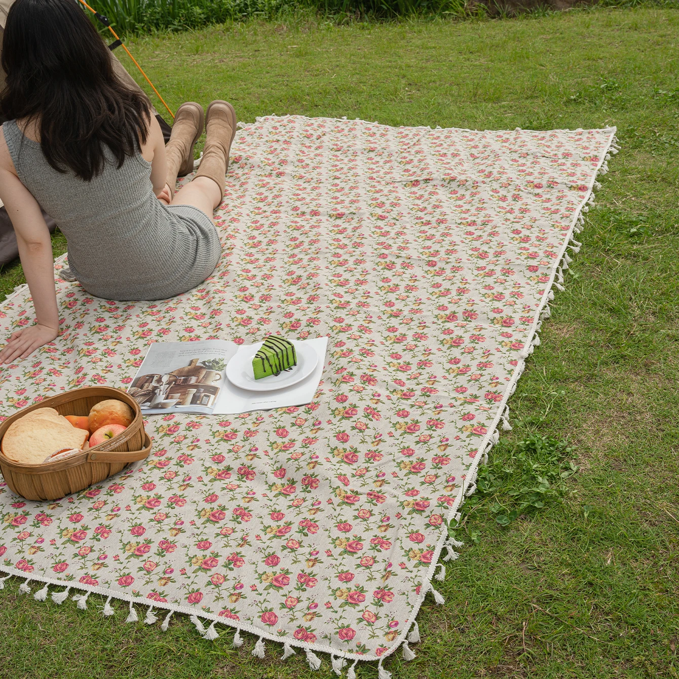 1pc/Bohemian rose countryside style foldable outdoor picnic mat suitable for beach travel, camping, and hiking