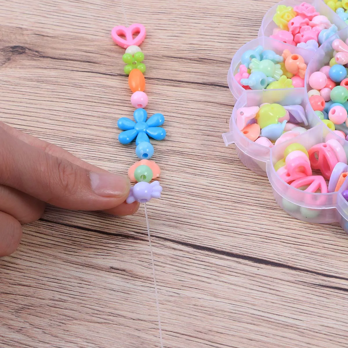 1 set di perline assortite per la creazione di gioielli, kit artigianali, bracciale fai da te, collana, orecchini, giochi creativi per bambini, set di perline per bambini