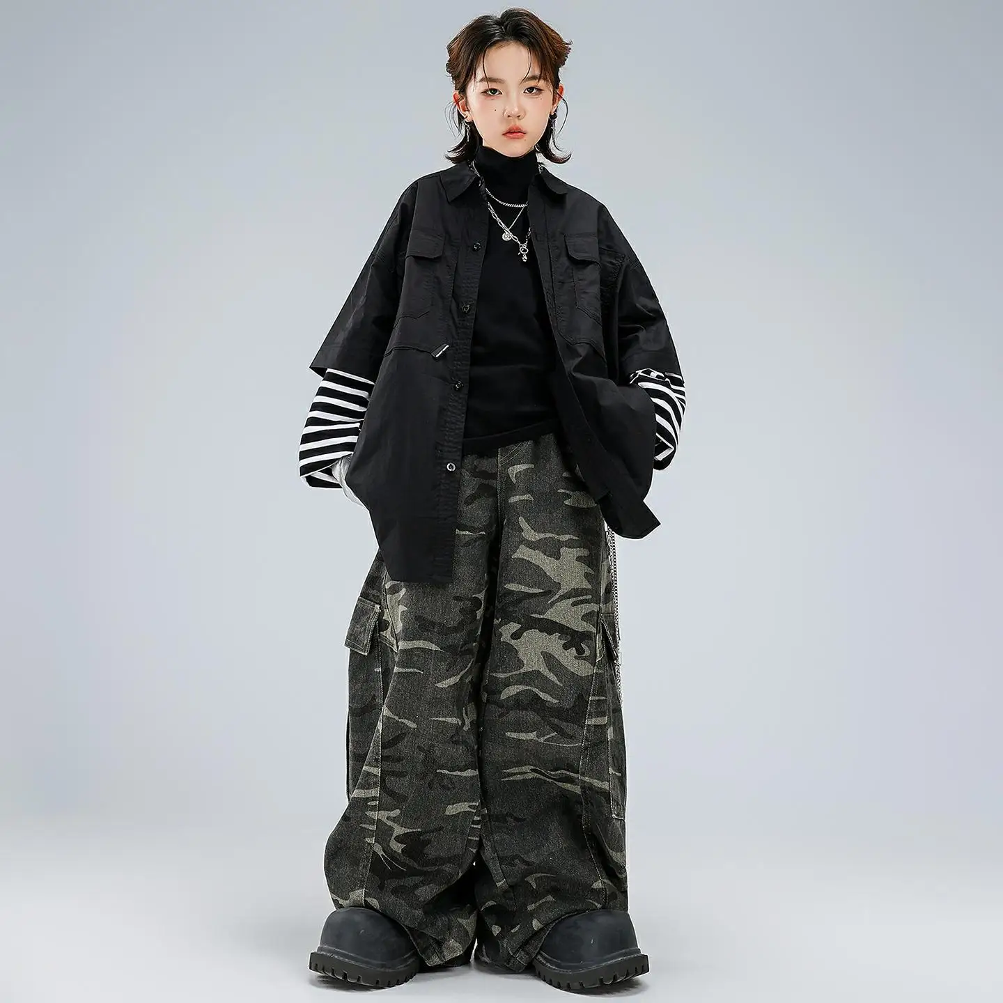 

Детская одежда в стиле хип-хоп Kpop, черная свободная полосатая рубашка, камуфляжный топ, брюки-карго с изогнутыми лезвиями для девочек и мальчиков, костюмы для уличных танцев, одежда