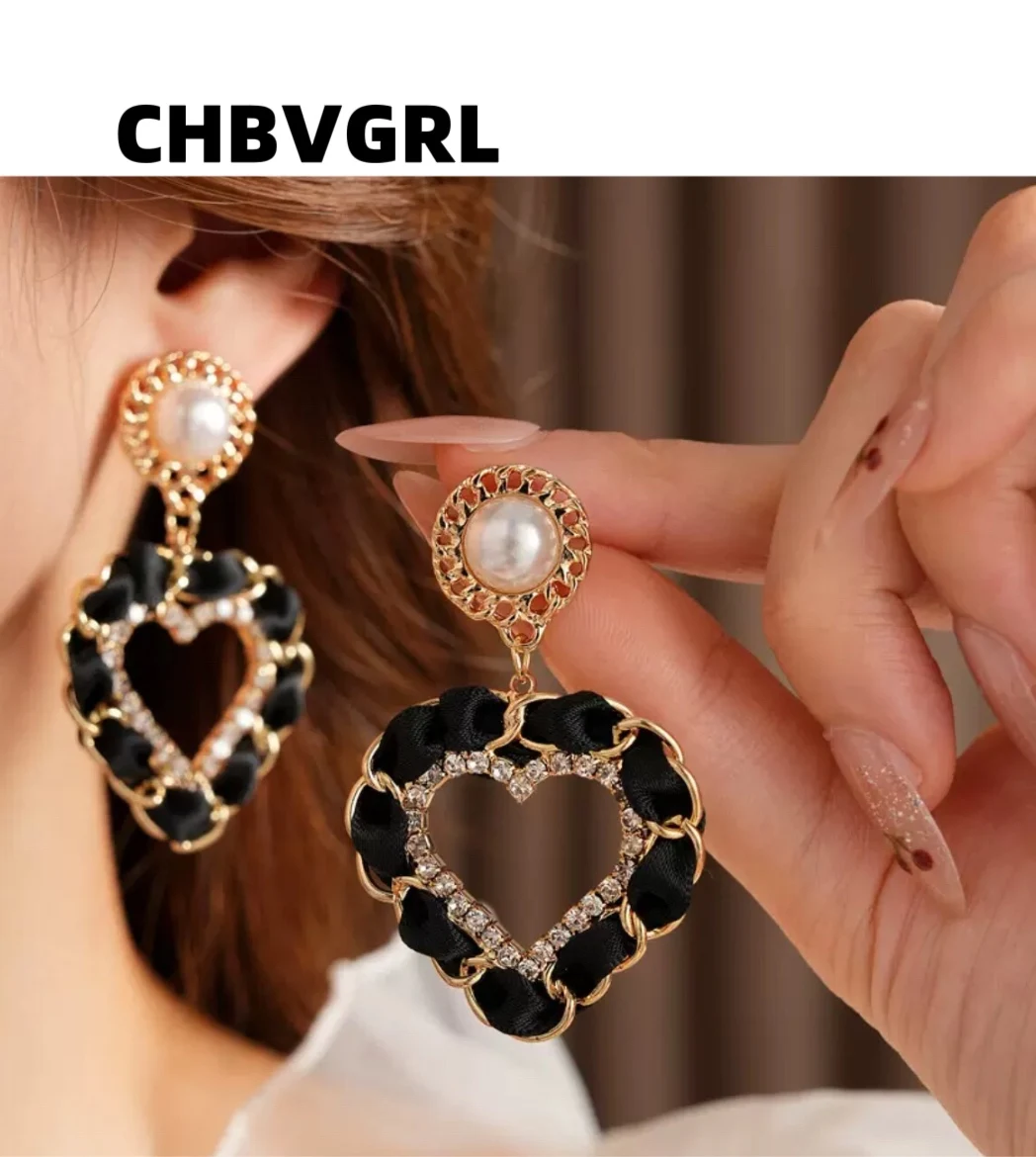 

Hot-selling pearl-wrapped heart earrings, French retro earring design, sense of design, luxurious and high-end