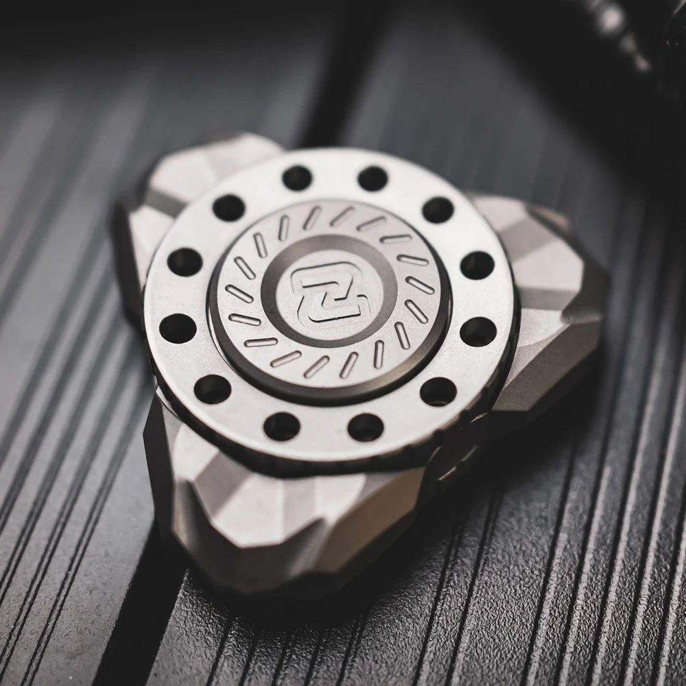 MCZHI EDC ฟิดเจ็ตสปินเนอร์แบบสามใบพัด ของเล่นฟิดเจ็ตสำหรับผู้ใหญ่ ของเล่นคลายเครียด แก้ความวิตกกังวล ของเล่นฟิดเจ็ตโลหะ