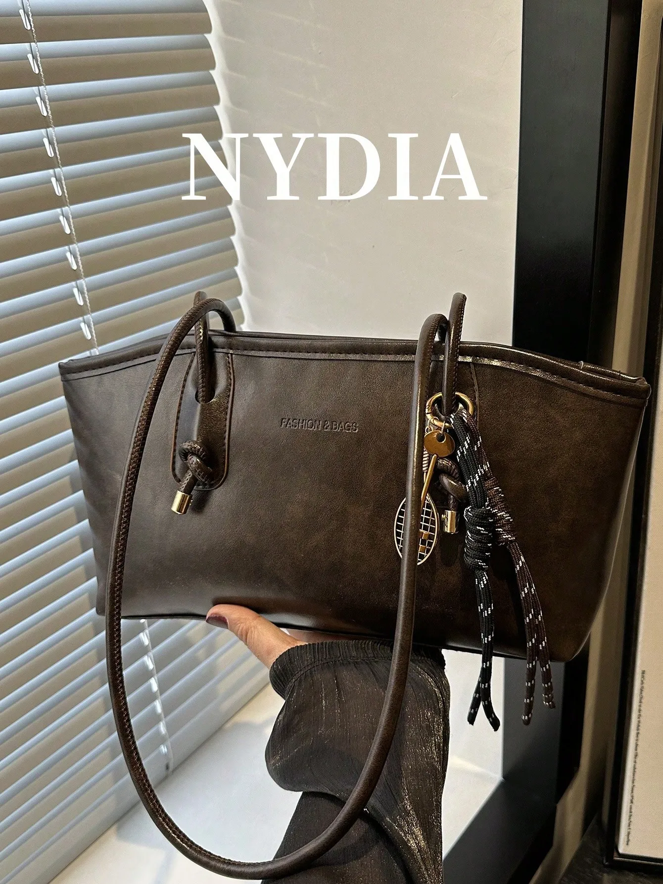 

1 шт., стеганая сумка для боулинга кофейно-коричневого цвета — однотонная из искусственной кожи, застежка-молния, большая вместимость, винтажный стиль, женская сумка на одно плечо (A/W)