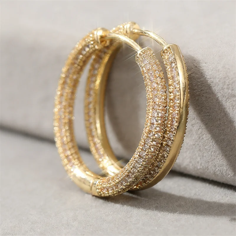 Exquisite Goldfarbene Ohrringe mit Eingelegten Kubischen Zirkonia für Damen Luxuriöse Modische Verlobungs- und Hochzeits-Hängeohrringe – Detail 1