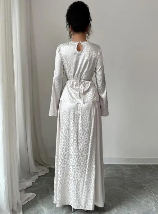 

Elegant Temperament Long Sleeved T-Shirt And Half Skirt Set Women's Autumn Winter Fashion Clothing