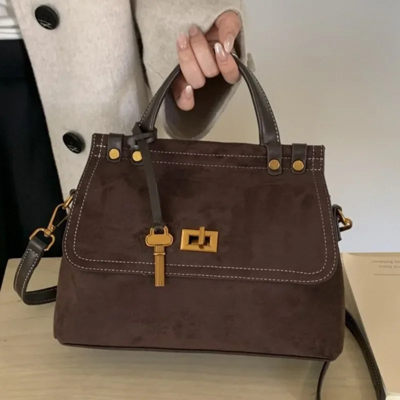 

Vintage Suede Handheld Tote Bag for Women, Trendy and Chic High-Capacity Messenger Bag for Autumn/Winter 2025