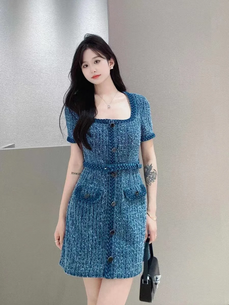 

Bold woolen dress with square collar, waist cinching, woven waist cinching, waist cinching belt, early autumn new product