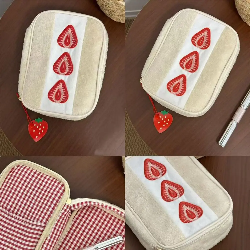 Tragbare, flauschige Stifttasche, Erdbeer-Sandwich, multifunktionale Make-up-Tasche, niedliches, besticktes Federmäppchen für Schule und Büro – Detail 7