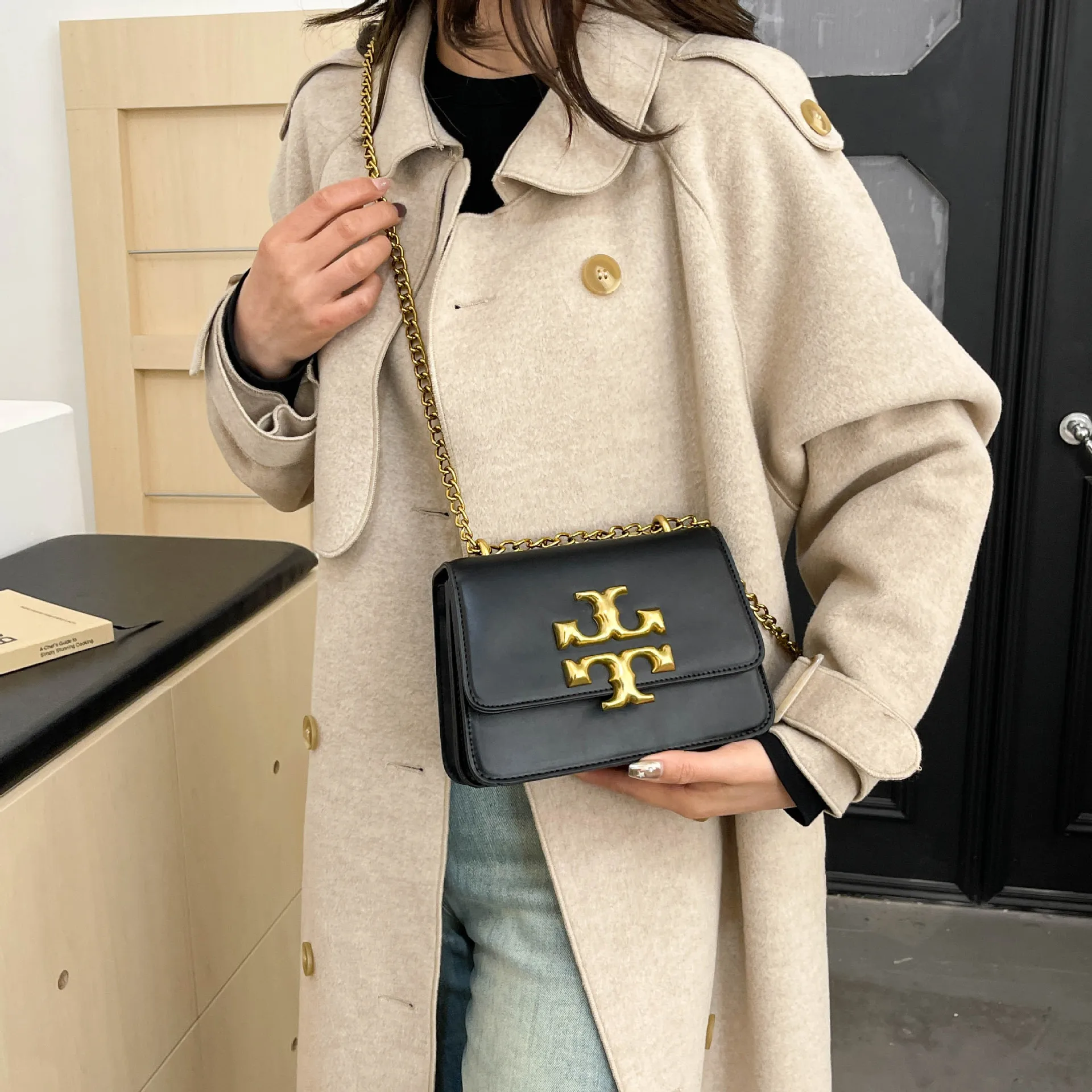 

Модная роскошная маленькая квадратная сумка в стиле ретро с металлической цепочкой, новая модная женская сумка, модная универсальная косая сумка