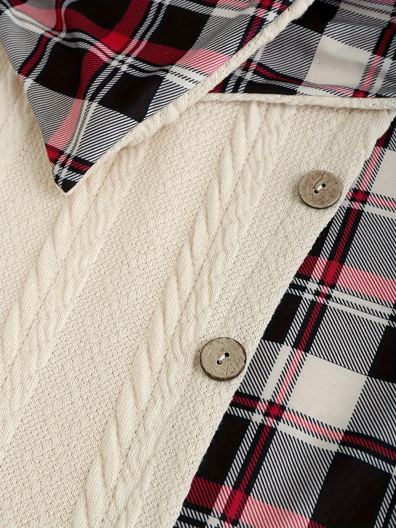Damen-Kleid mit Karomuster, Kapuze, hoher Taille, A-Linie, lange Ärmel, aus Strick, mit dekorativer Schnallendetail. – Detail 5
