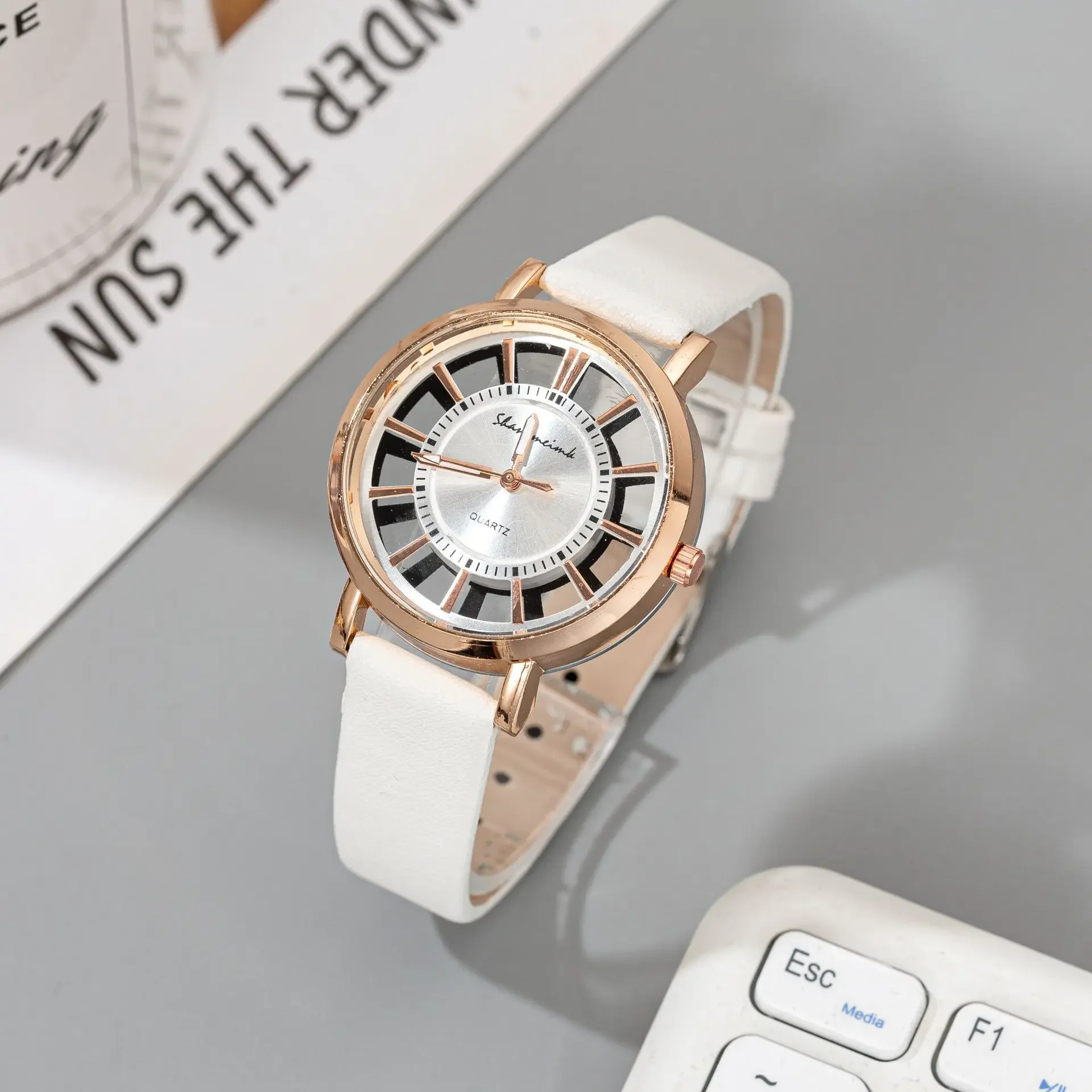 ساعة نسائية عصرية فاخرة وفريدة من نوعها أنيقة مزدوجة مجوفة للسيدات ساعات أنيقة كاجوال كوارتز ساعة يد هدية reloj mujer Elegante