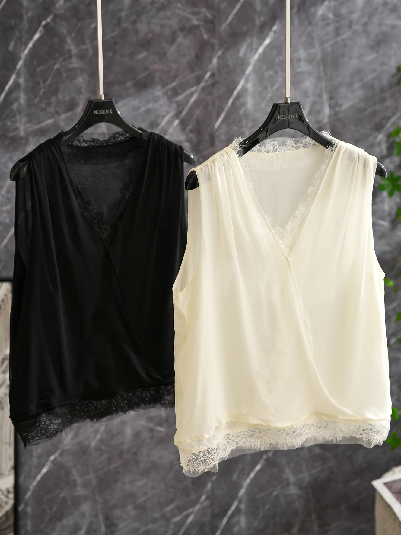 

Женский летний топ-жилет в художественном стиле, двухслойный, легкий, из деконструированного жоржета, с кружевом, без рукавов, с V-образным вырезом