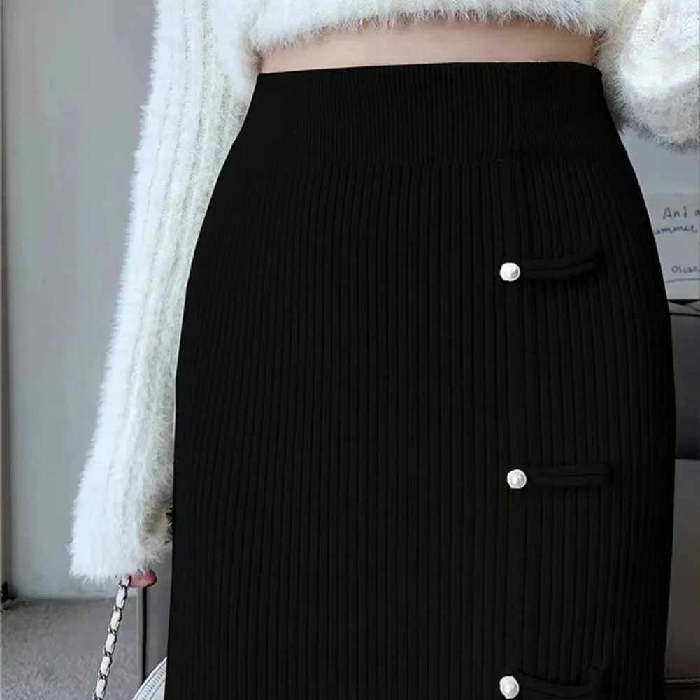 Slanke gebreide A-lijnrok voor dames uit 2025 met retro-designelementen, inclusief een stijlvolle gesp en functionele split