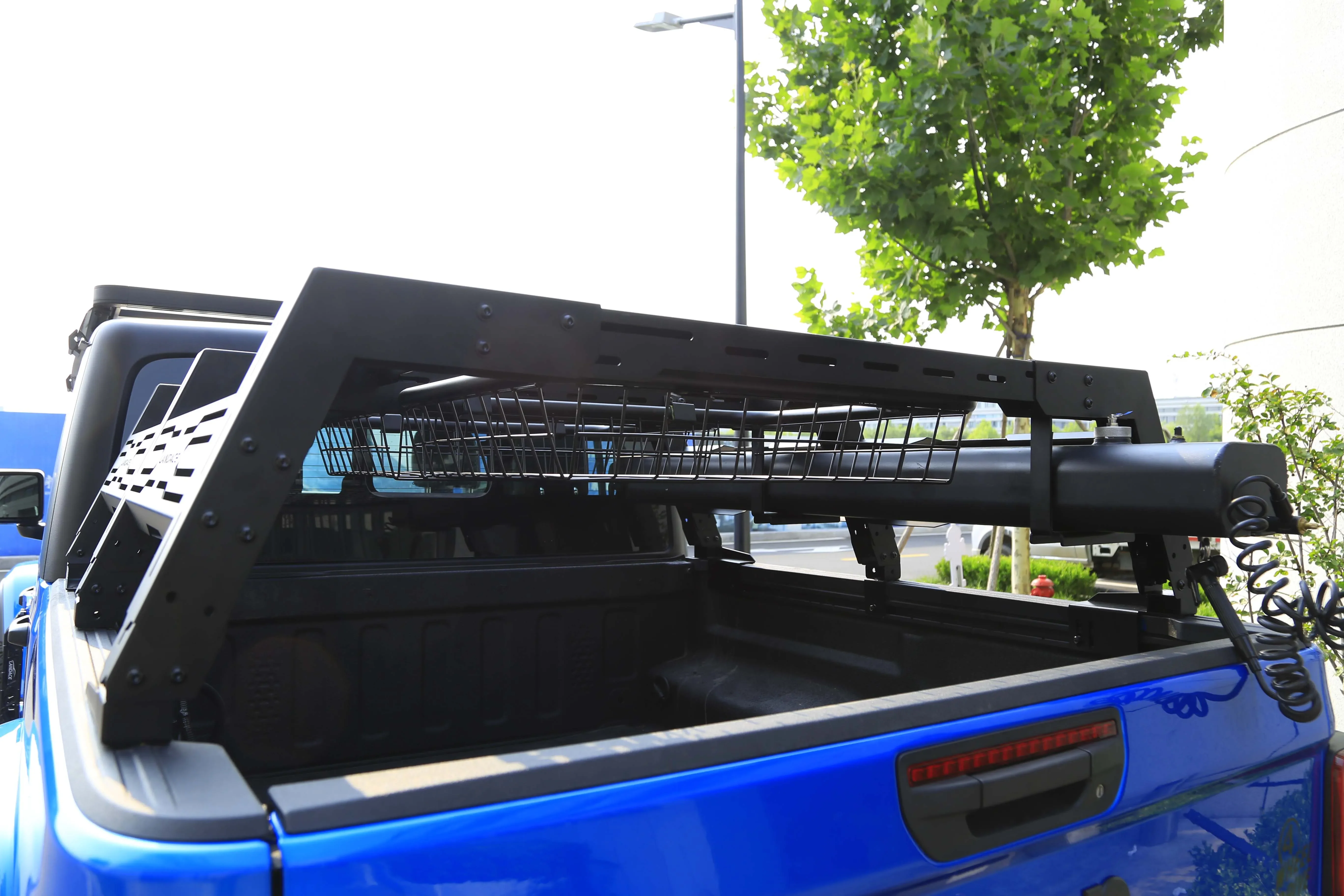 Wholesale 4x4 Pickup Truck  Exterior Accessories Universal Mn steel Battle Rails  Bed Rack Roll Bar  For  Tacoma