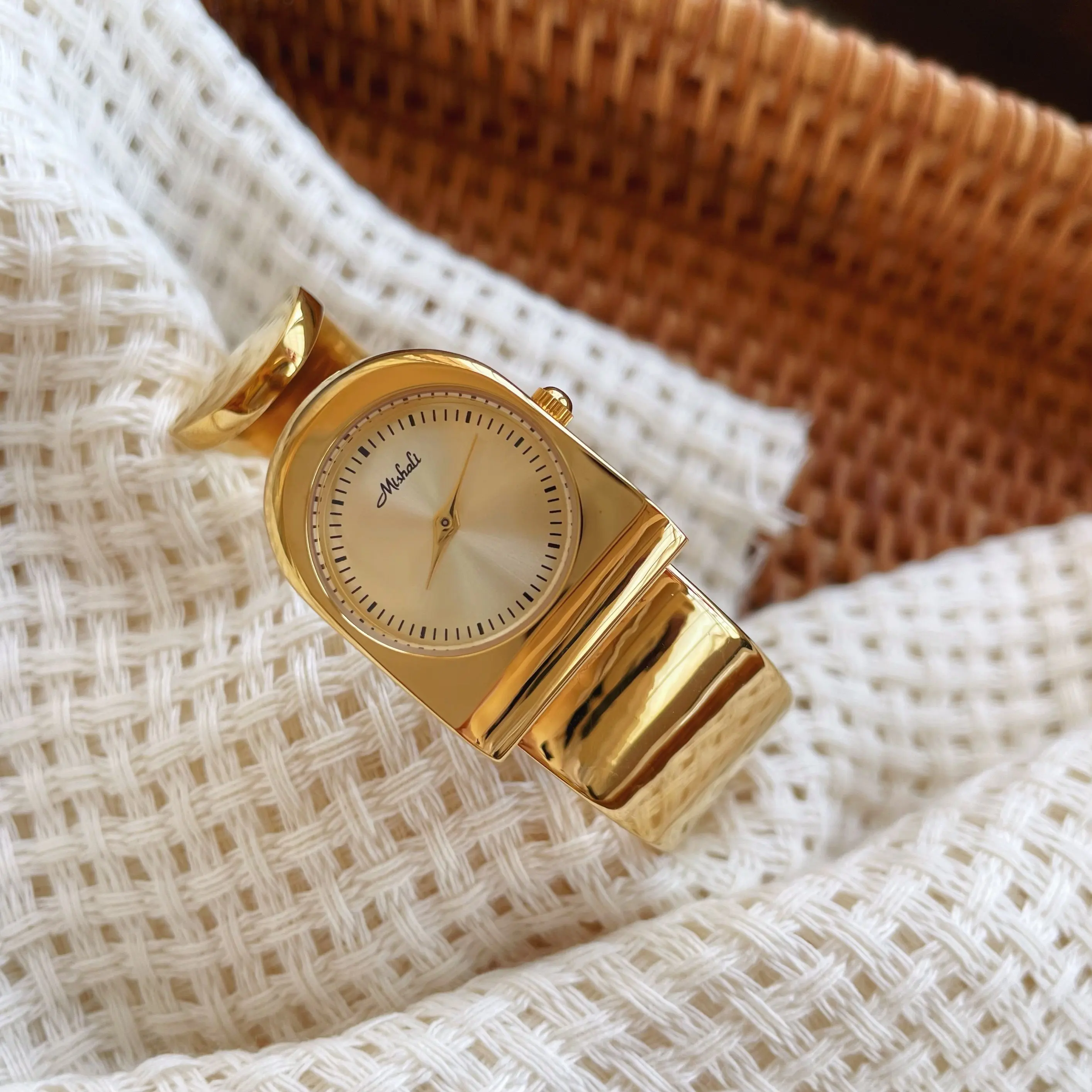 

New Stylish Vintage Bracelet-Style QuartzWomen'S Watch With ASophisticated Look High-Quality Timepiece Fashionable Quartz Watch.