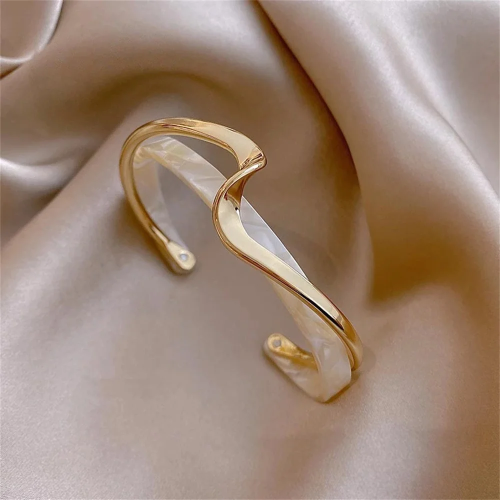 Luxury Fashion White Shell Plate Open Bangle Bracelet Two in One Curved Metal Texture Bracelet Leisure Jewelry