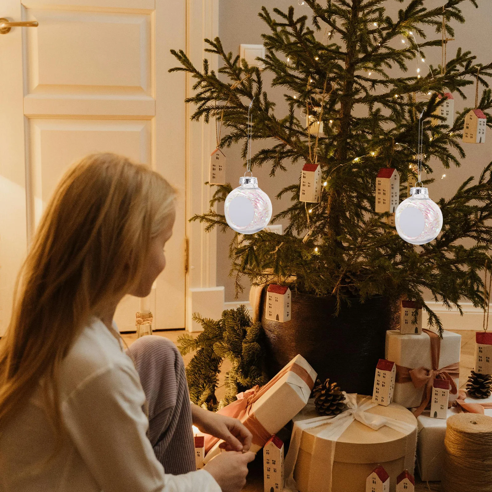 

4Pcs Christmas Ball Ornaments Unique Hand-Painted Designs Easy Hang Festive Tree Decorations Holiday Party Decor Clear