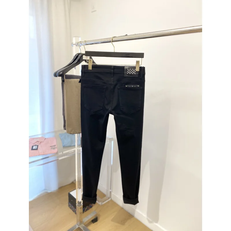 Pantalones vaqueros ligeros de lujo para hombre, pantalones casuales de moda, tendencia negra, corte simple y delgado, tubo recto pequeño, calidad