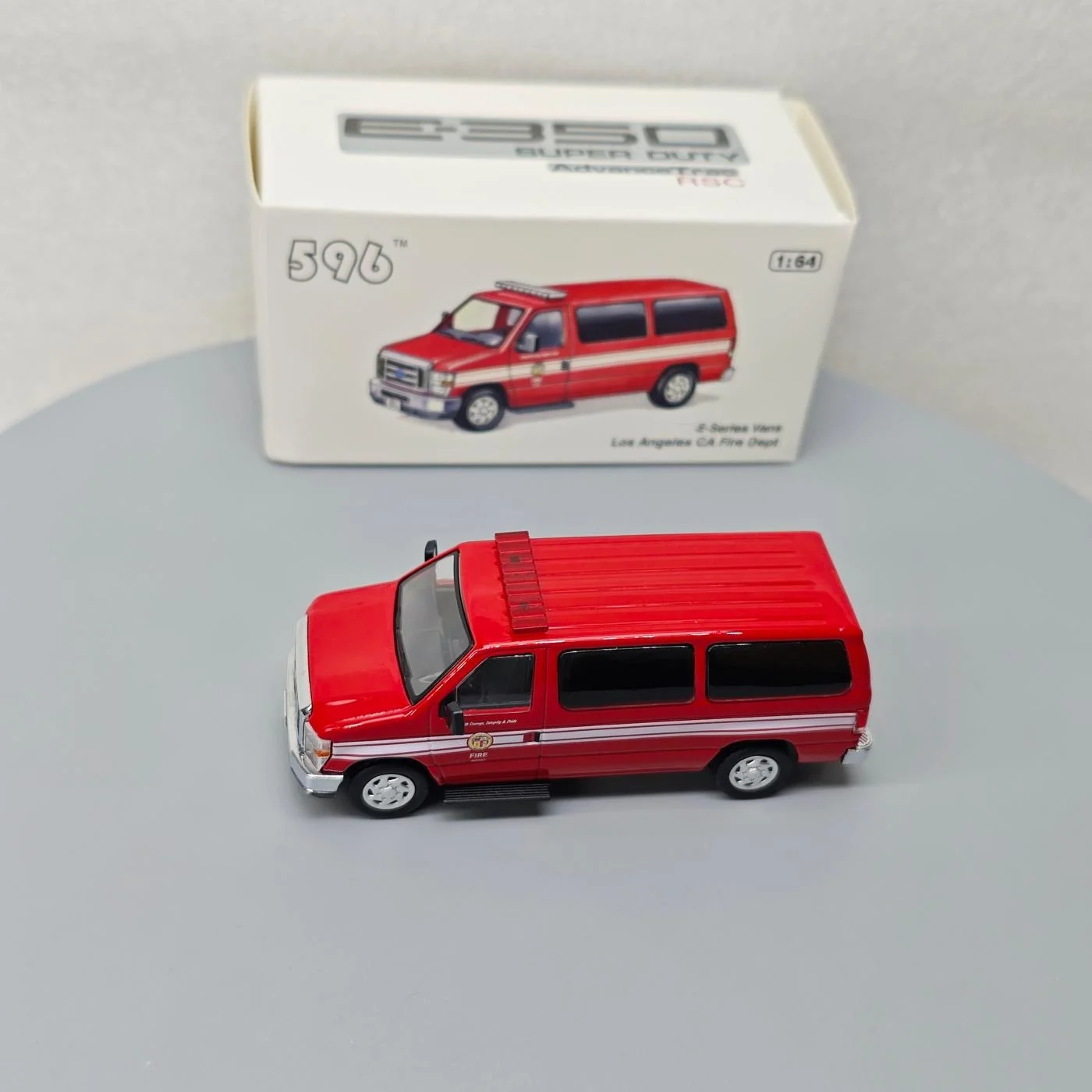 596 1:64 Wagoneer/CV/Tahoe/Suburban/Express/ Taurus alloy car model