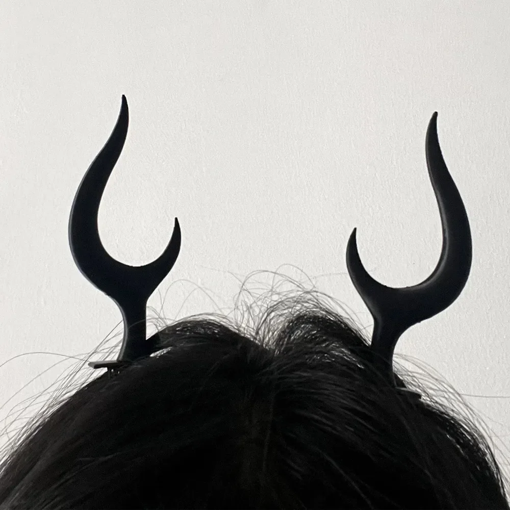 애니메이션 앨러스터 코스프레 머리핀, 블랙 뿔 뿔 헤어 클립, 할로윈 파티 모자, 헤어 액세서리