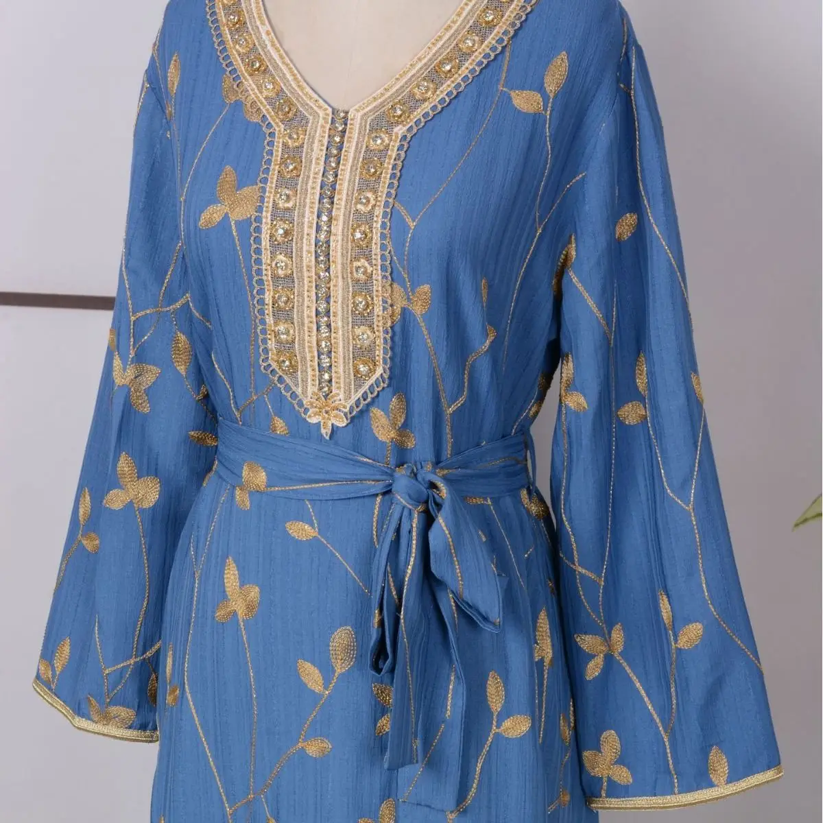 ชุดเดรสยาวปักลายสไตล์ตะวันออกกลางแบบใหม่ แฟชั่นสำหรับเดินทางต่างประเทศ เสื้อคลุมยาวสำหรับผู้หญิง โอมาน รุ่น MT30