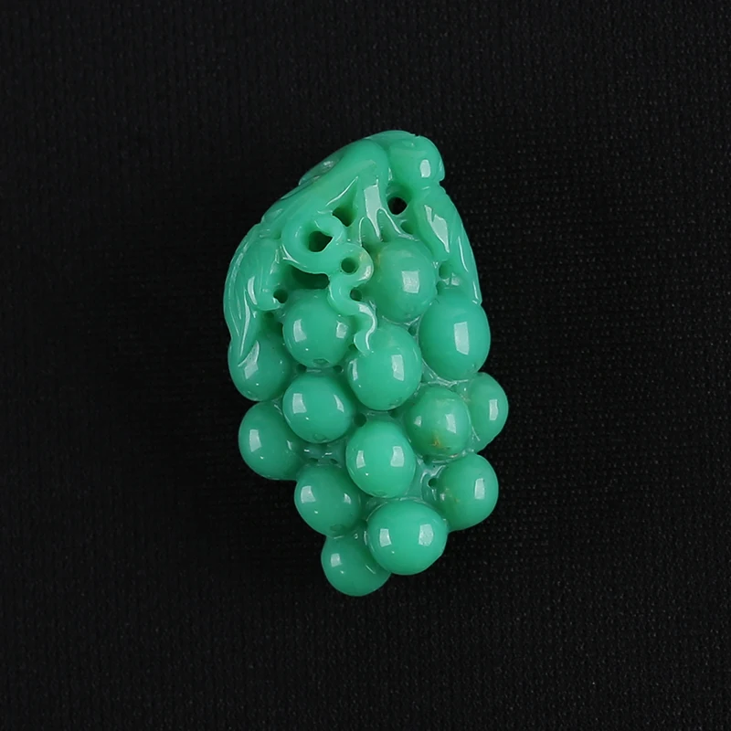 Exquisite Fruits Pendant Natural Stone Chrysoprase Carved Grape Pendant DIY Jewelry Making 39x22x14mm 13g