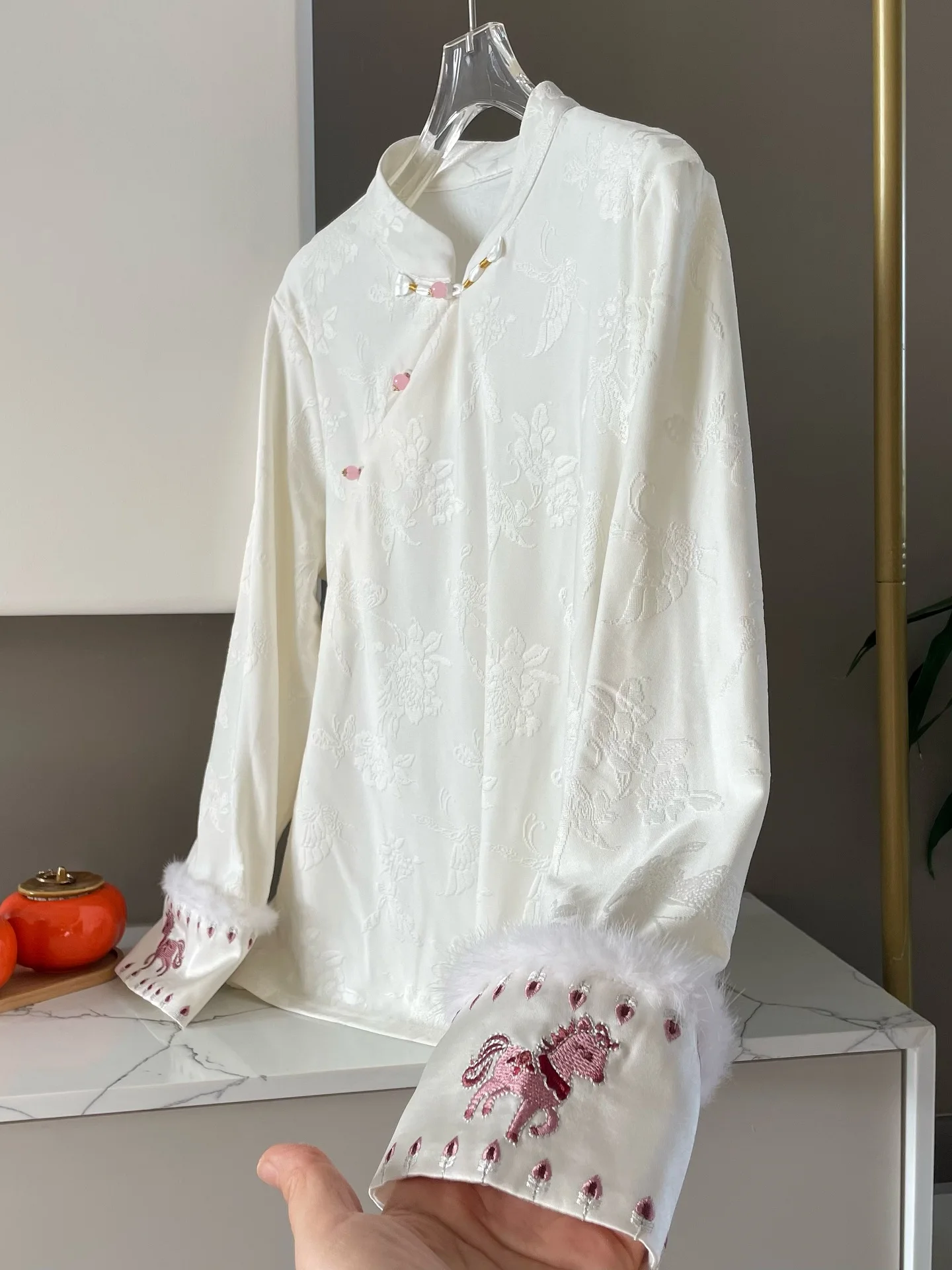 loose-fit-long-sleeve-embroidered-stand-collar-women's-top-chinese-style-base-shirt-white-sleeve-trim-knot-design