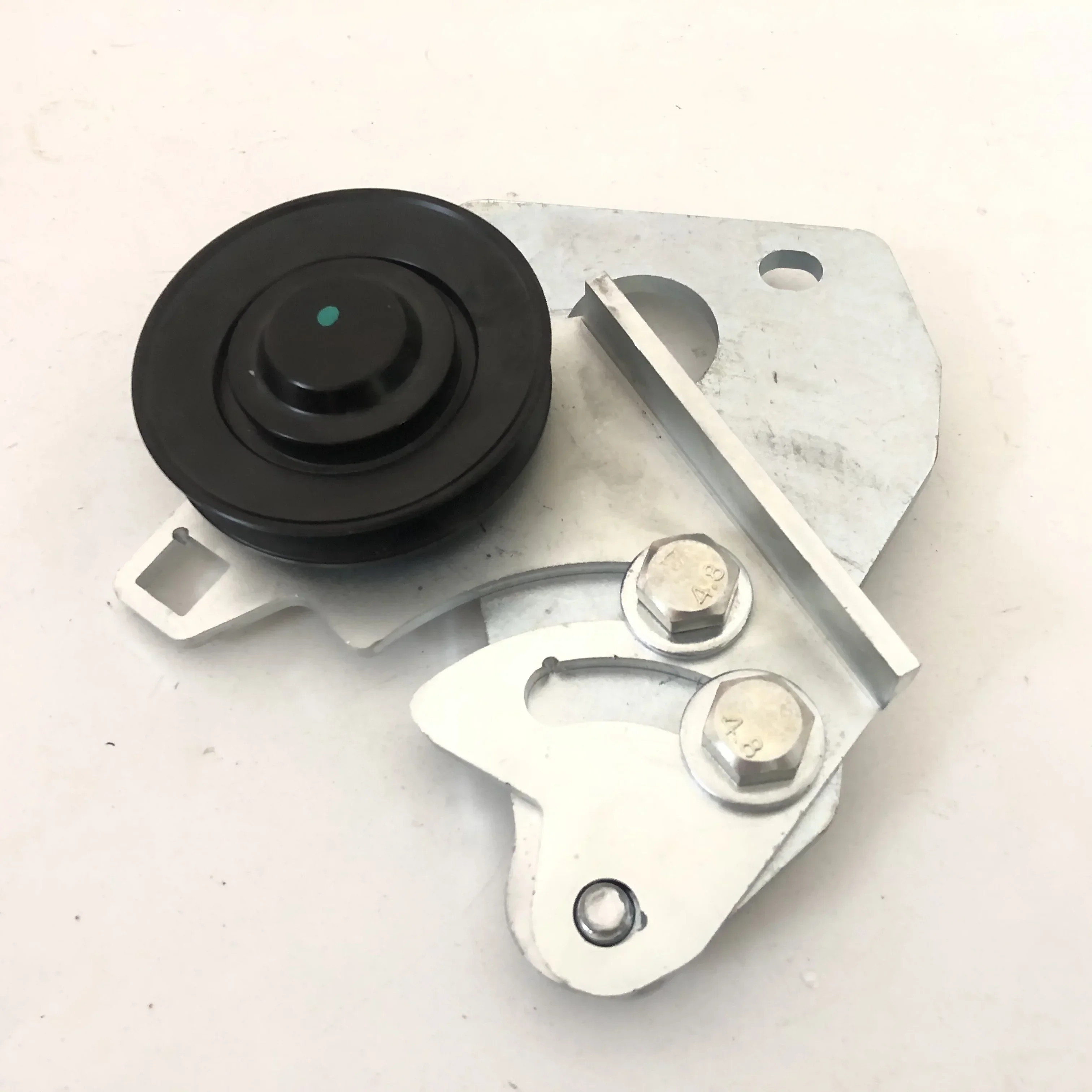 Puleggia tenditore deutz TD2011L04 ad alte prestazioni 04102367 04103166 04103354