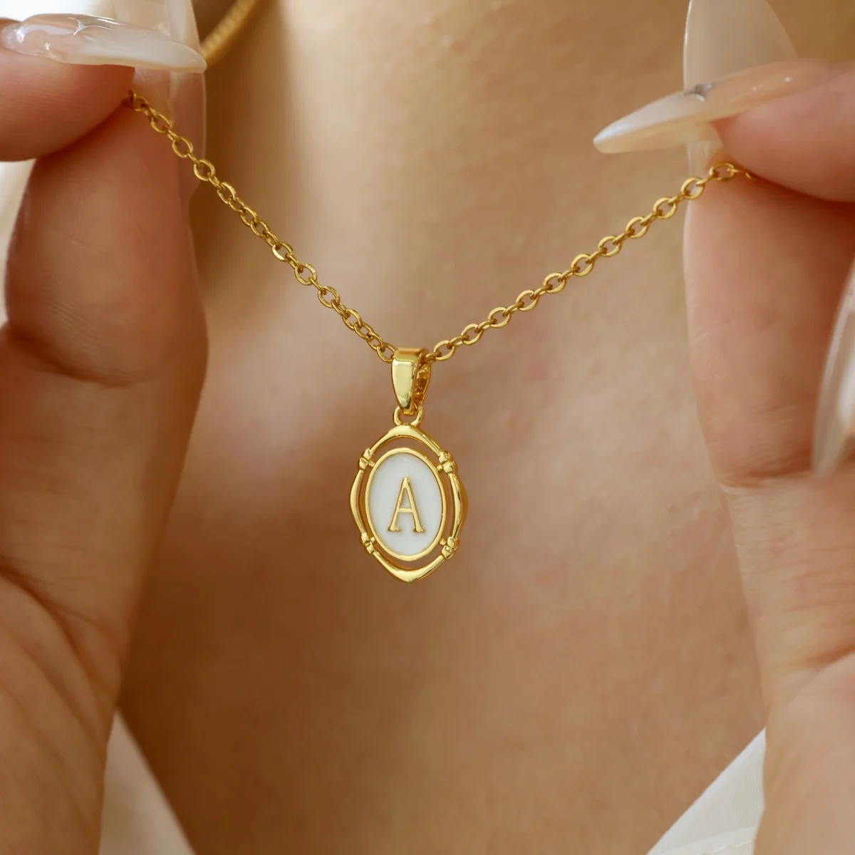Collar con colgante de letra inicial para mujer, cadena de acero inoxidable, collares del alfabeto de A-Z, joyería estética de moda, regalo de cumpleaños