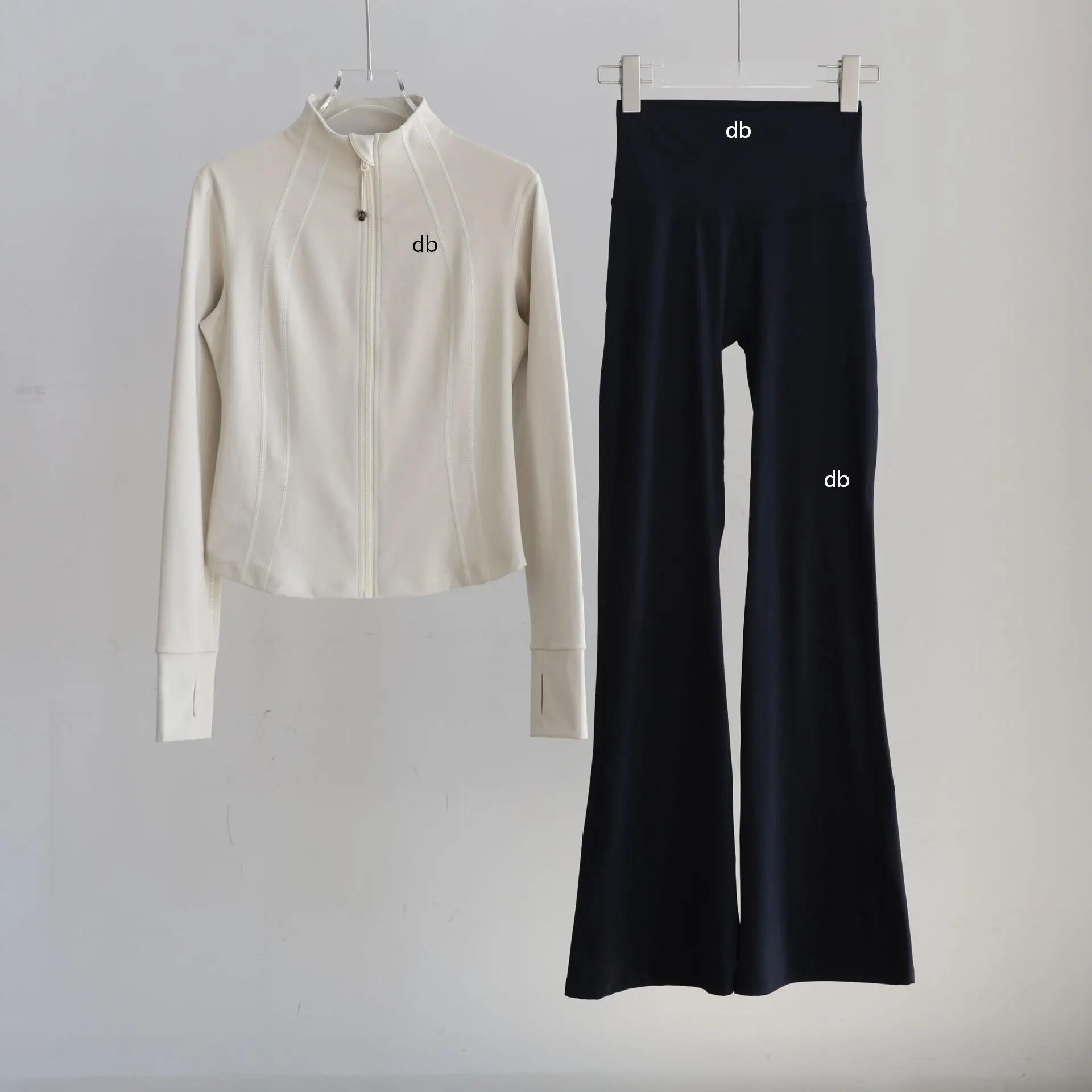 Ladies' sports suit with fashionable and trendy slim fit stand collar design suitable for Pilates hiking and autumn/winter sets