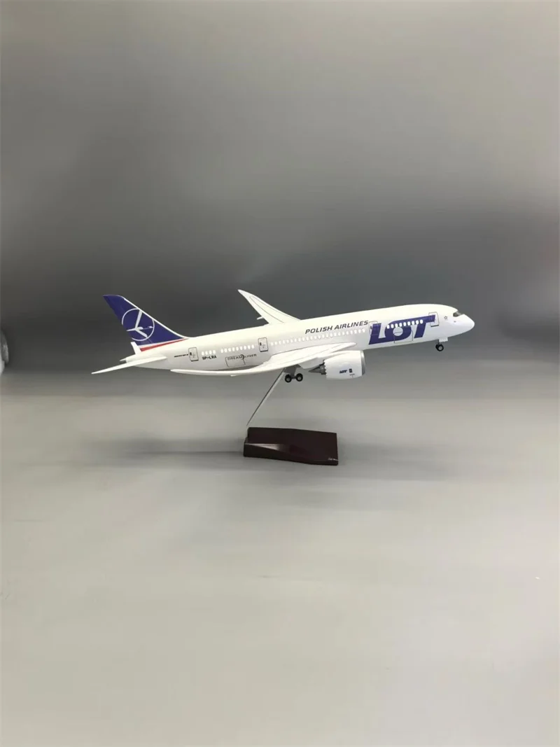 1/130 Scale 43CM Airplane LOT 787-8 Polish Airlines Model With  Light Wheel Diecast Resin Plane Collection Display Gifts Fans view 6