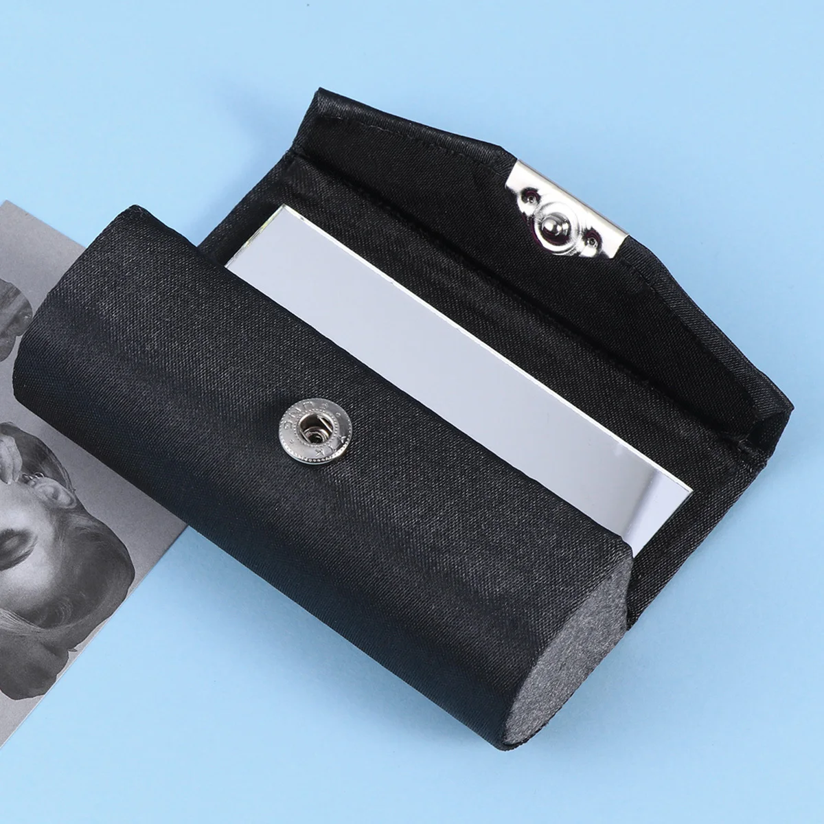 

Makeup Lipstick Holder Case Lightweight Drop-Proof Organizer Bag with Interior Mirror Portable Storage Solution