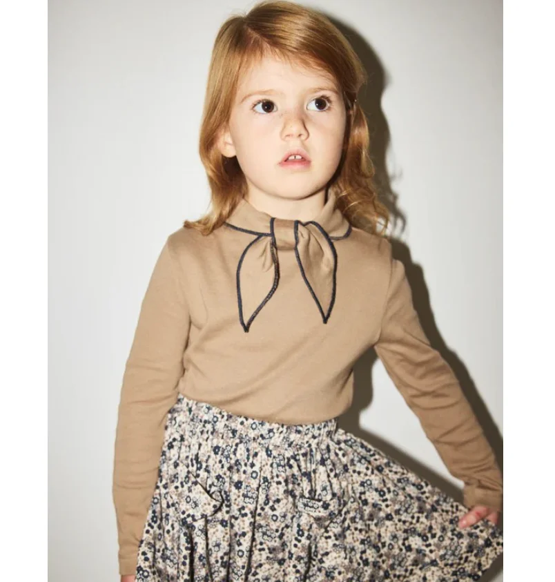 تي شيرت بناتي بأكمام طويلة 2025 شتاء جديد وصول مطبوعة عصرية عالية الرقبة طبقة قاعدة حرارية من القطن الخالص طقم بناتي لطيف