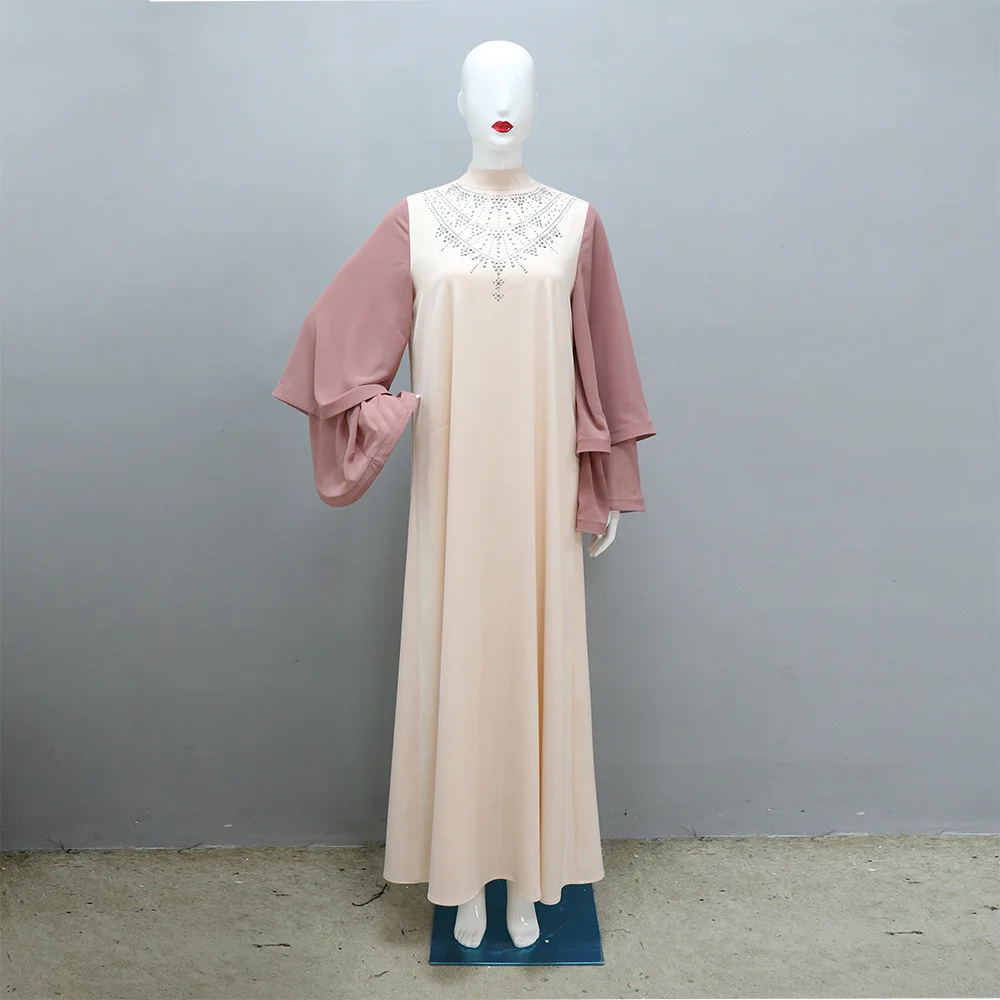 Neue Damenbekleidung aus dem Nahen Osten, farblich passende lange ausgestellte Hornärmel, diamantbesetzte Satin-Robe-Kleid Abaya