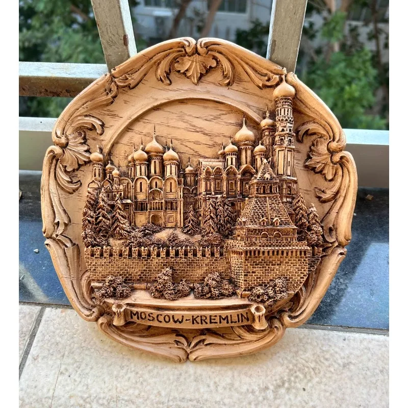 

Resin handicraft relief imitation wood disc European and American style architectural pendant, size and diameter about: 23 cm