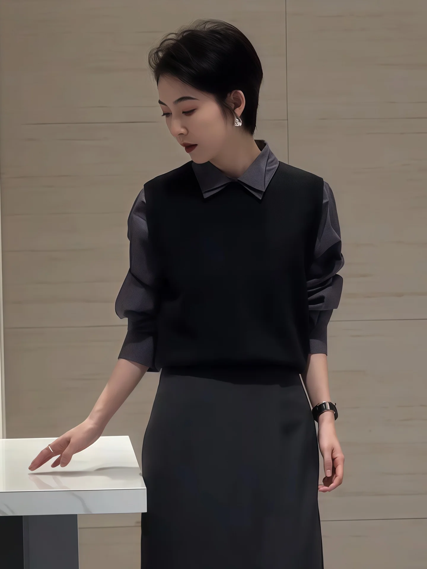 

Черный вязаный топ с круглым вырезом для женщин, модный, для многослойных образов, с длинными рукавами, для повседневной носки, укороченный