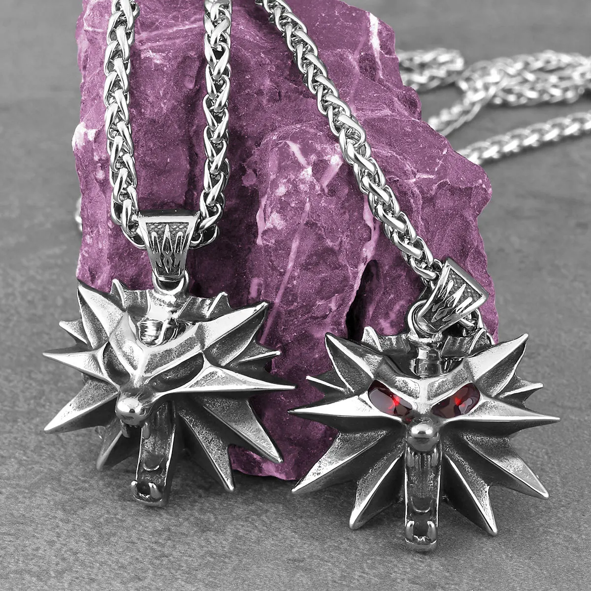 2025 The stainless steel Wolf head pendant is suitable for daily wear.