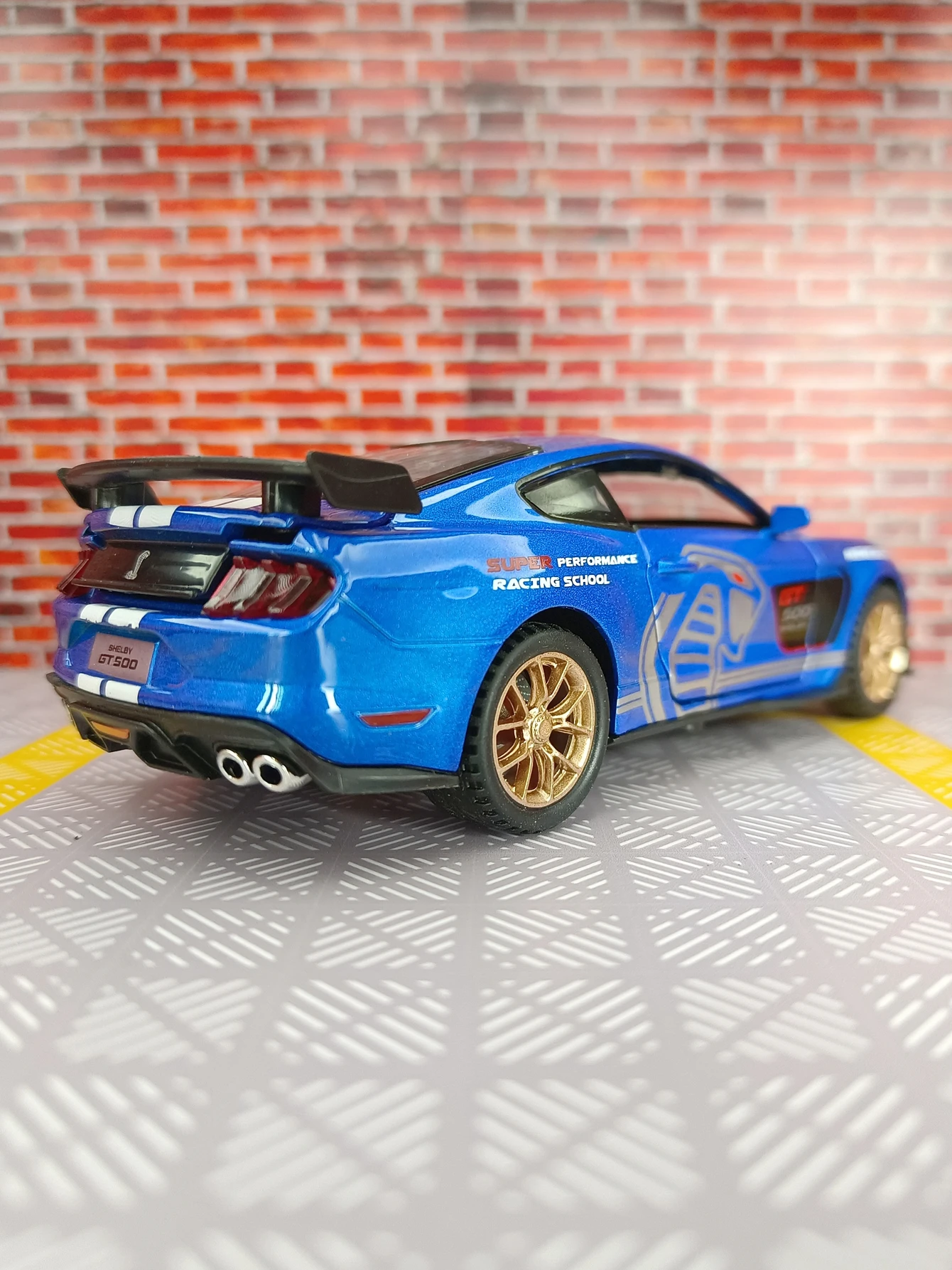 Simulación 1:32, modelo de supercoche de aleación Ford Mustang GT500, puertas y capó de motor, maletero se puede abrir