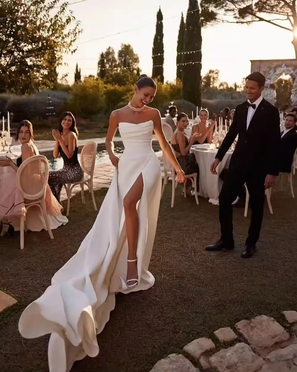 Vestidos de novia de satén sencillos, vestido de novia Civil plisado con abertura lateral, vestido de novia minimalista para ceremonia de boda 2026 personalizado