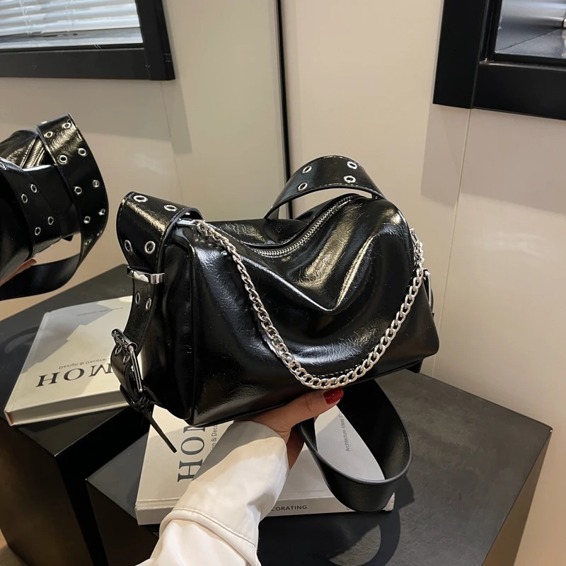 

New PU Leather Underarm Bag For Women French Light Luxury Large Capacity Commuter Single Shoulder Chain Decor Crossbody Bag