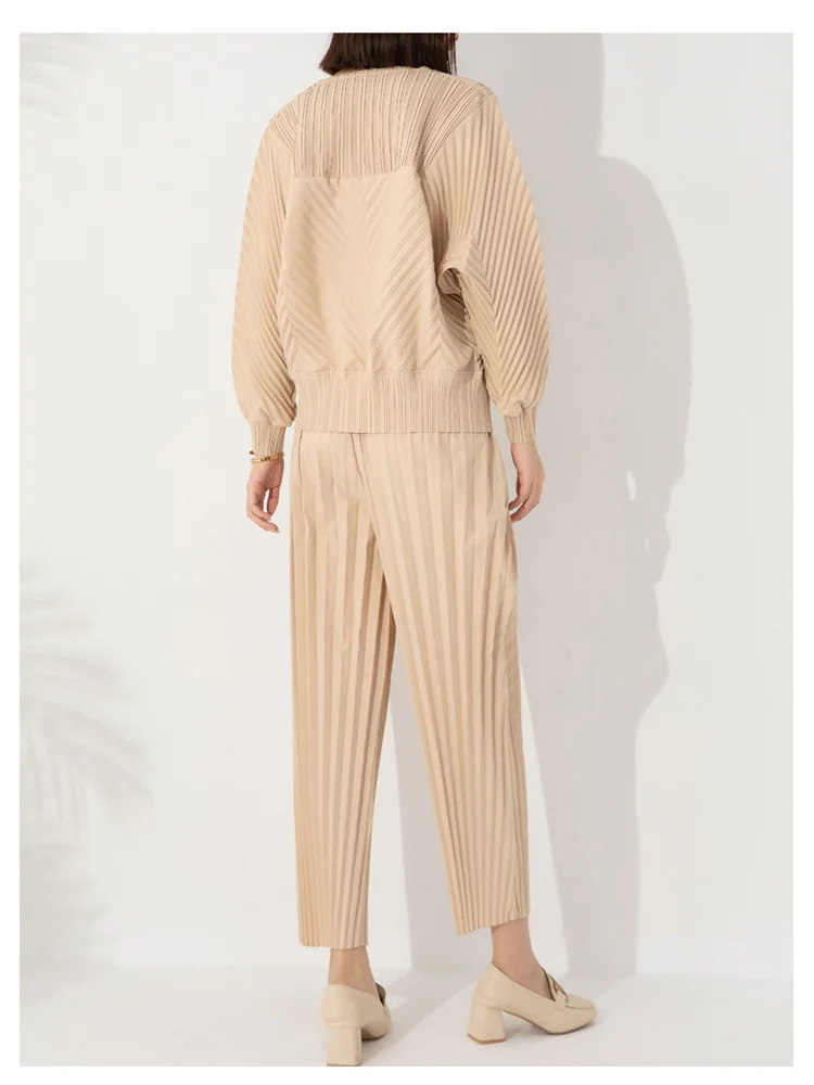Miyake Fashion Casual Suit Women's 2023 Autumn Loose Round Neck Single-Breasted Jacket Small Foot Nine-Point Pants Two-piece Set