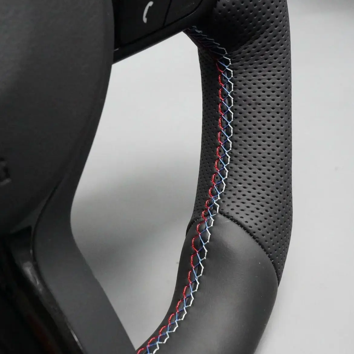 BMW用フラットボトムレザーステアリングホイール（F01、F10、F11、F15、F16、F20、F21、F22、F30、F31、F32、F33、F36、F82、M3、M4、Mスポーツ対応）