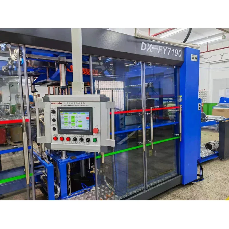 Machine de thermoformage de découpe dans le matrice, Machine de thermoformage à trois stations à pression, Machine de thermoformage en Pvc, offre spéciale