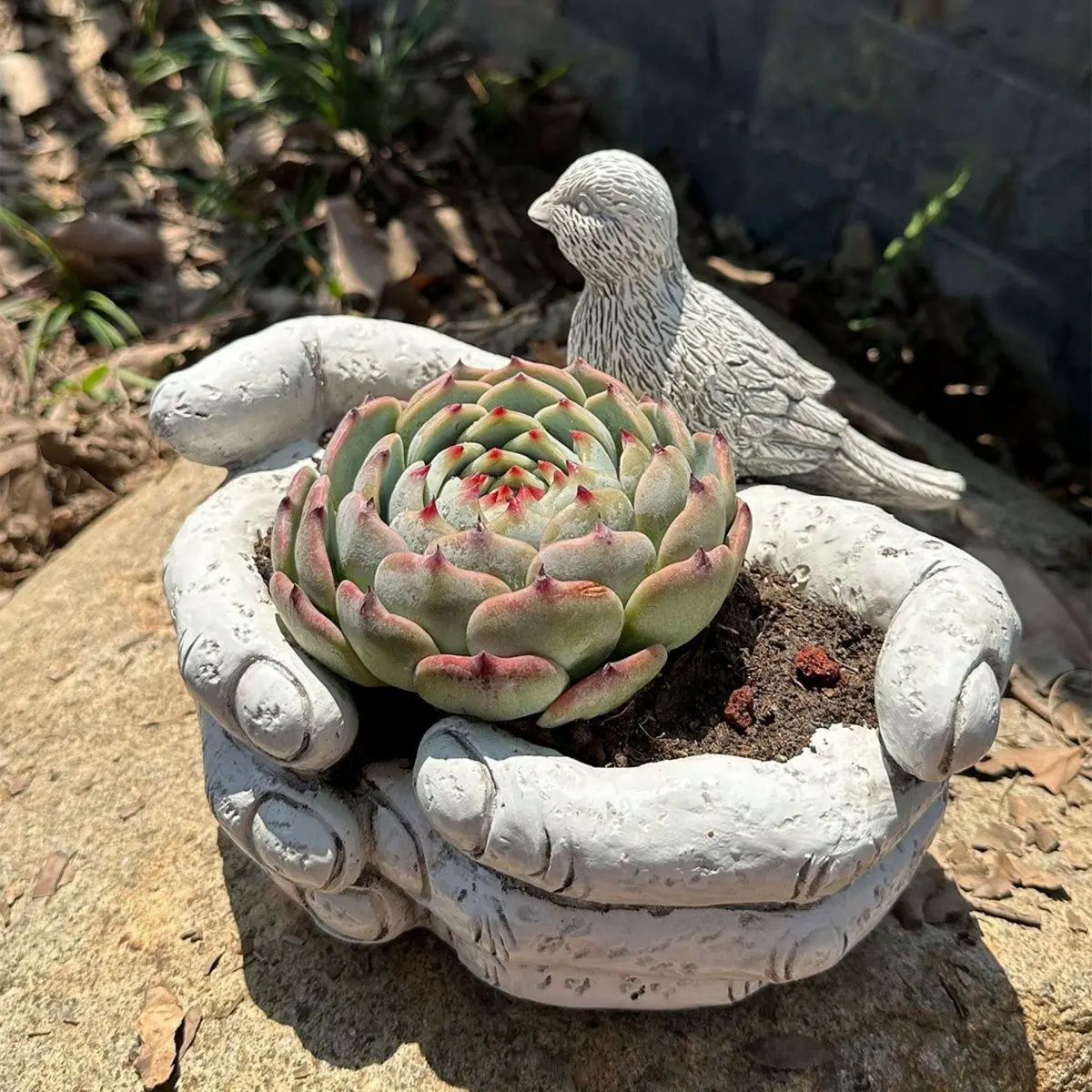 

Pet New Decorative Stone Bird Feeder Hand Shaped Garden Decor Outdoor Ornament Gift Hand Hold Bird Feeder Ornament Bird House